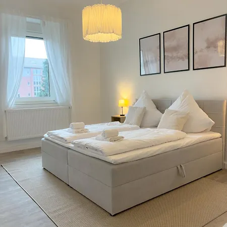 Helles Fuer Familien & Gruppen Apartment Neu-Ulm