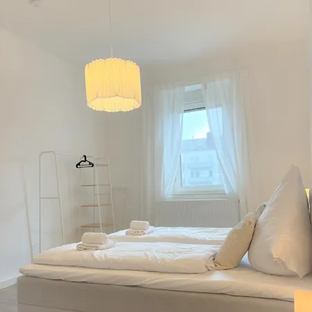 Helles Fuer Familien & Gruppen Apartment Neu-Ulm